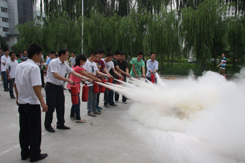 兰州化物所举办消防安全知识讲座与突发科研生