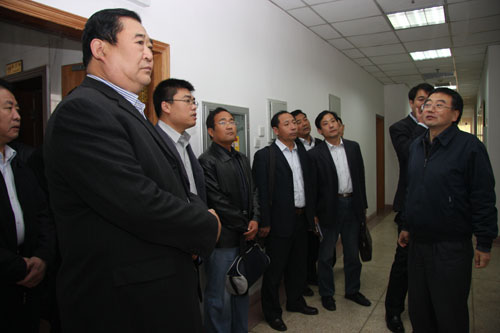 山东省青州市政企代表团到兰州化物所参观交流